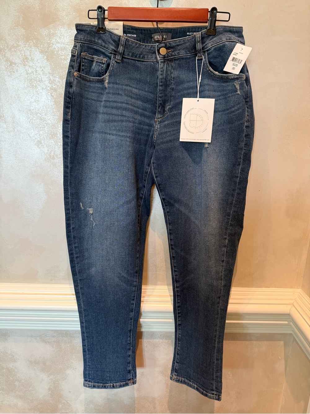 DL1961 Women’s Mid-Rise Dark Blue Cropped Jeans